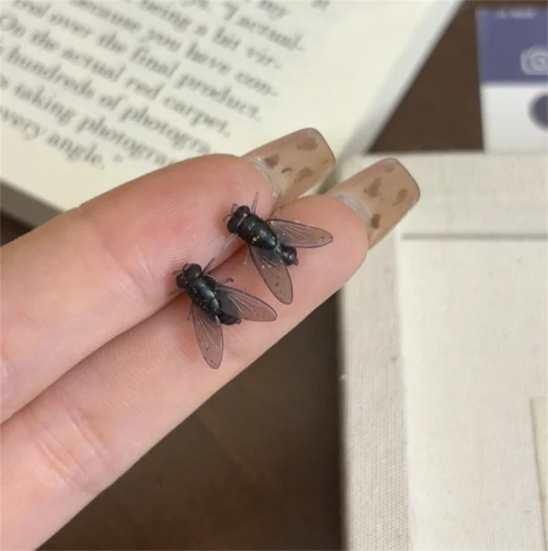 Funny Prank Flies Stud Earrings for Women Realistic Simulation Insect Small Fly Earrings Halloween Party Abstract Jewelry Gifts