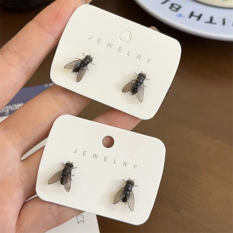 Funny Prank Flies Stud Earrings for Women Realistic Simulation Insect Small Fly Earrings Halloween Party Abstract Jewelry Gifts