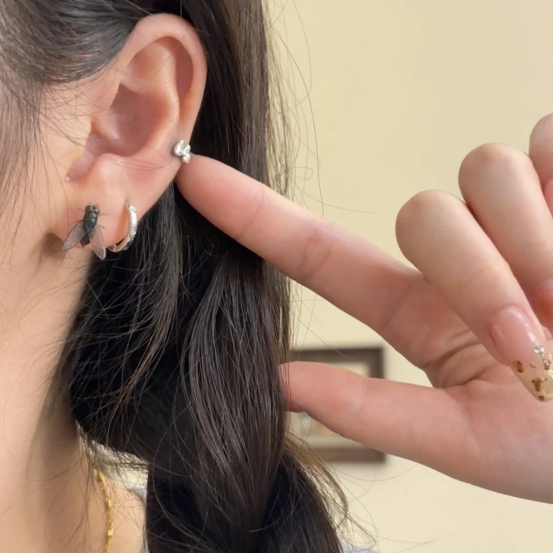 Funny Prank Flies Stud Earrings for Women Realistic Simulation Insect Small Fly Earrings Halloween Party Abstract Jewelry Gifts